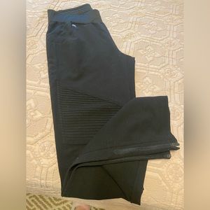 Figs Kanye Moto Scrub pant in XS